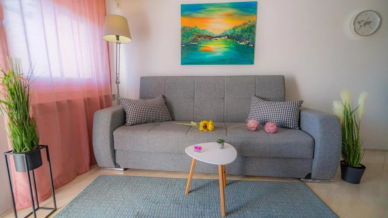 1St Floorc Apartment Pula
