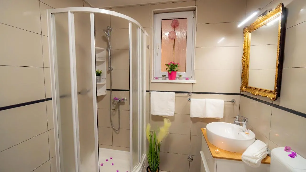 1St Floorc Apartment Pula